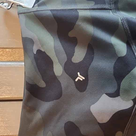 Old Navy camo leggings size small - Picture 3 of 5